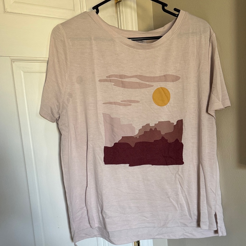 Stars Above Scenic Graphic Tee - Light Pink